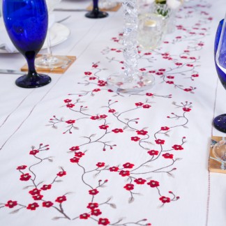 Khăn trải bàn thêu hoa đào leo 250x150cm - gồm 12 khăn ăn